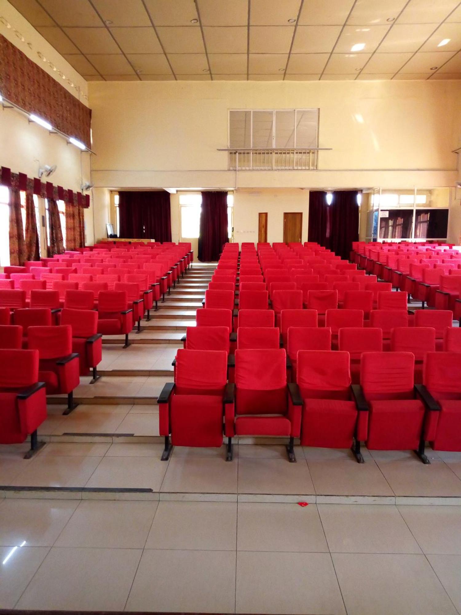 King'S Conference Centre Hotel Bujumbura Bagian luar foto