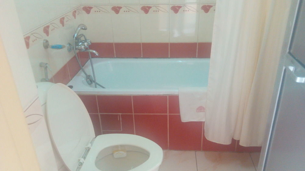 King'S Conference Centre Hotel Bujumbura Bagian luar foto